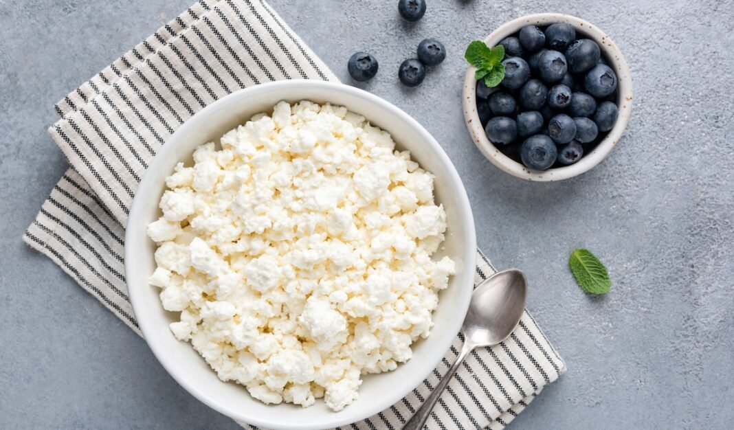 How to Turn a Tub of Cottage Cheese Into a Week’s Worth of High-Protein Breakfasts