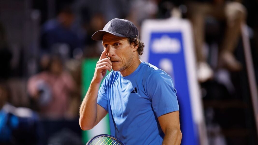 Ex-Man United star Diego Forlán loses at Uruguay Open