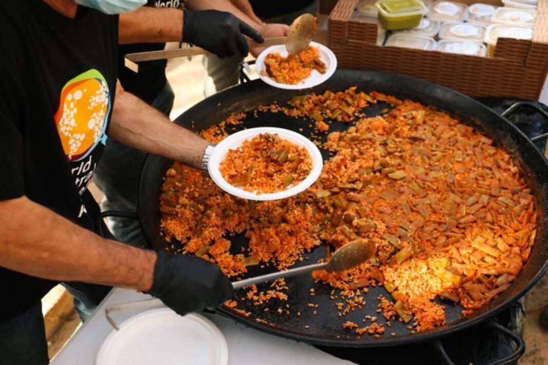 Worlds largest kitchen help flood victims in Spain