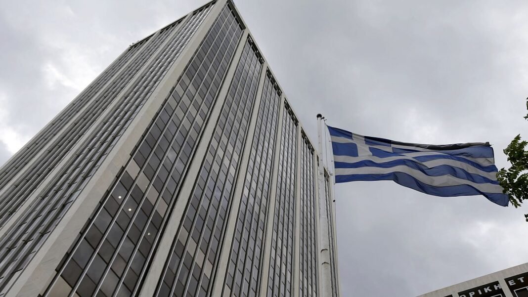 Greek bonds mark historical milestone: Spread erased against France