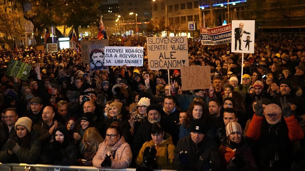 Slovakians rally against populism on anniversary of fall of Communist system