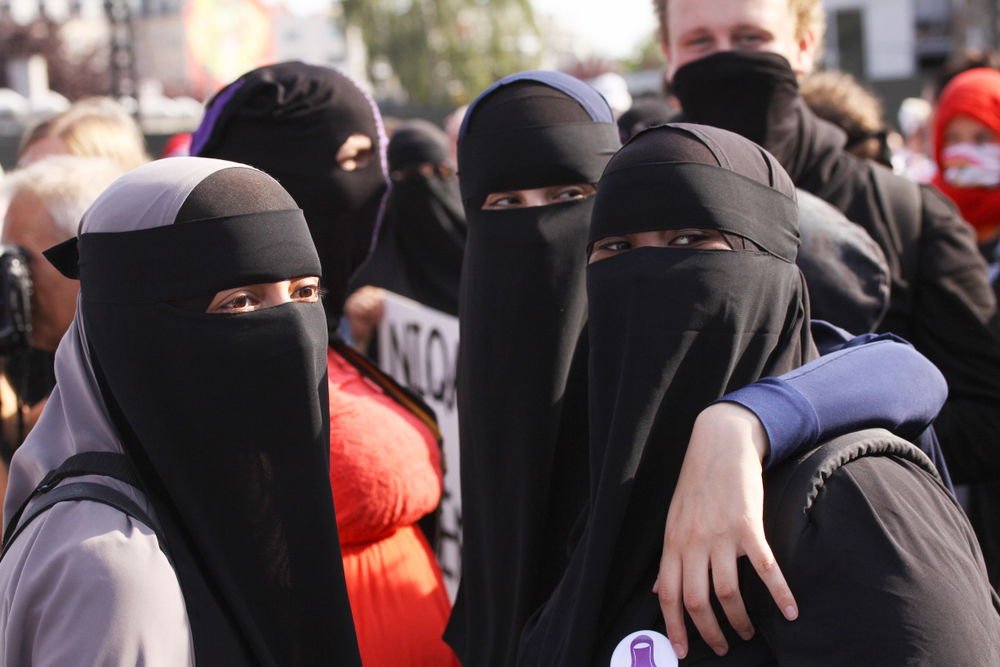€1K ‘Burqa Ban’: Islamophobia, common sense, or culture clash?