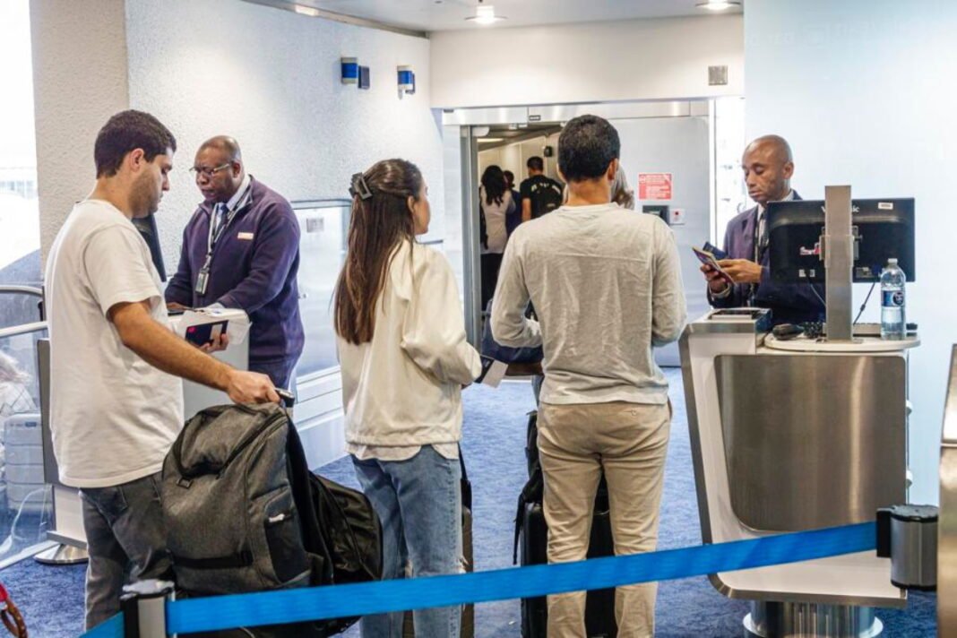 No pushing! Gate lice technology spreads across US airports