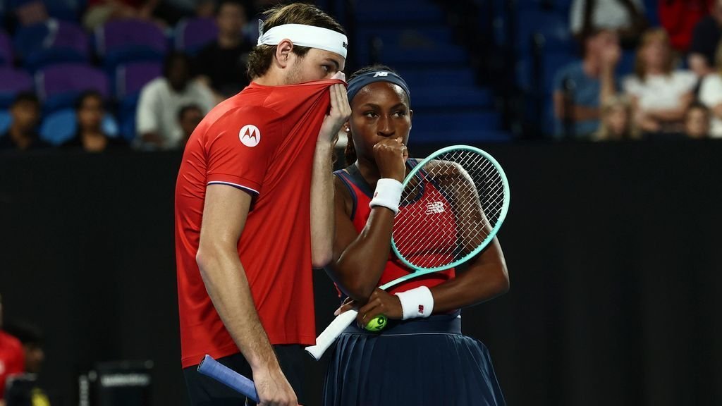 Taylor Fritz, Coco Gauff qualify U.S. for United Cup quarters