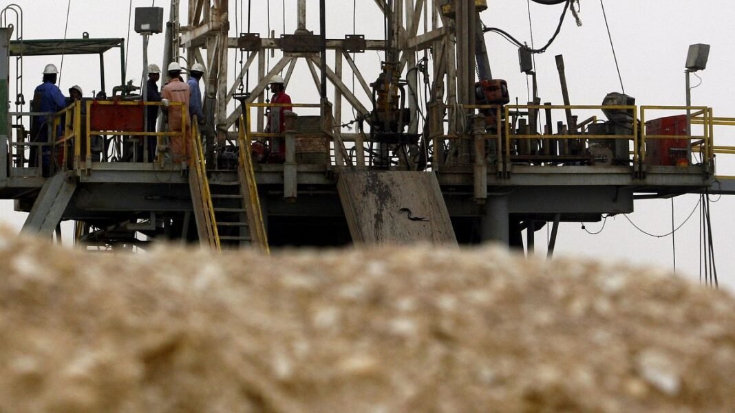 Crude oil prices under pressure amid disappointing Chinese data
