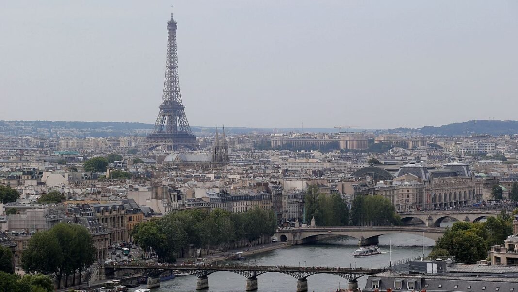 French banking stocks fall after Moody’s downgrade amid ongoing political turmoil