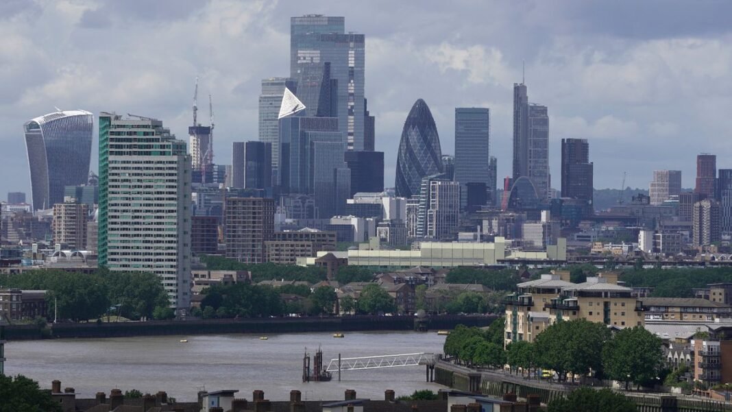 UK wages receive a year-end boost as private sector remains robust