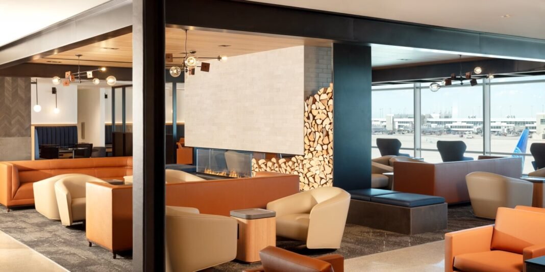 United Changes Lounge Access and Credit Card Policies