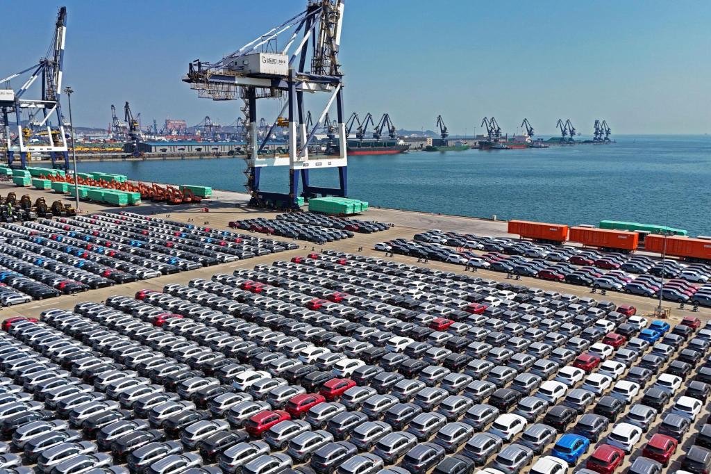 China hits back at US and will raise tariffs on American goods from 84% to 125%