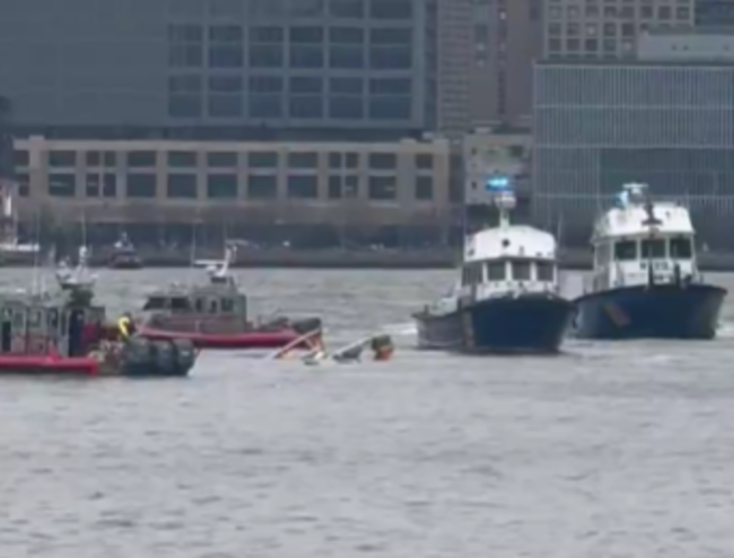 6 Spanish tourists dead in Hudson River Helicopter crash, NYC