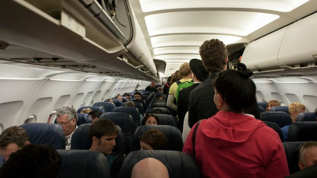 Türkiye to fine passengers who stand up before the seatbelt sign is switched off on planes