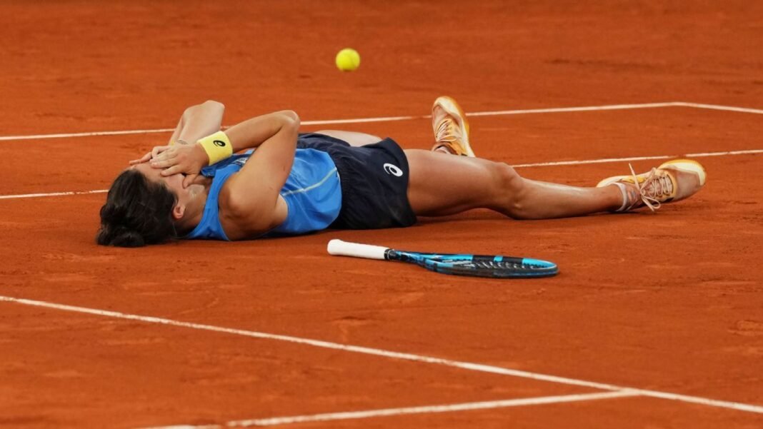 Loïs Boisson upsets Mirra Andreeva to continue wild-card run