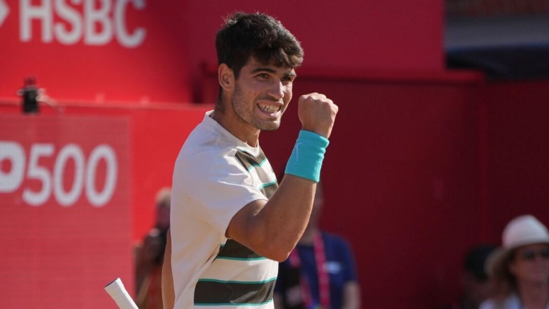 Carlos Alcaraz works quick to reach Queen's Club semifinals