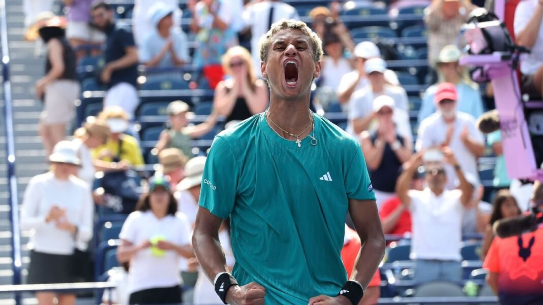 Canadian Gabriel Diallo reaches 3rd round in Toronto