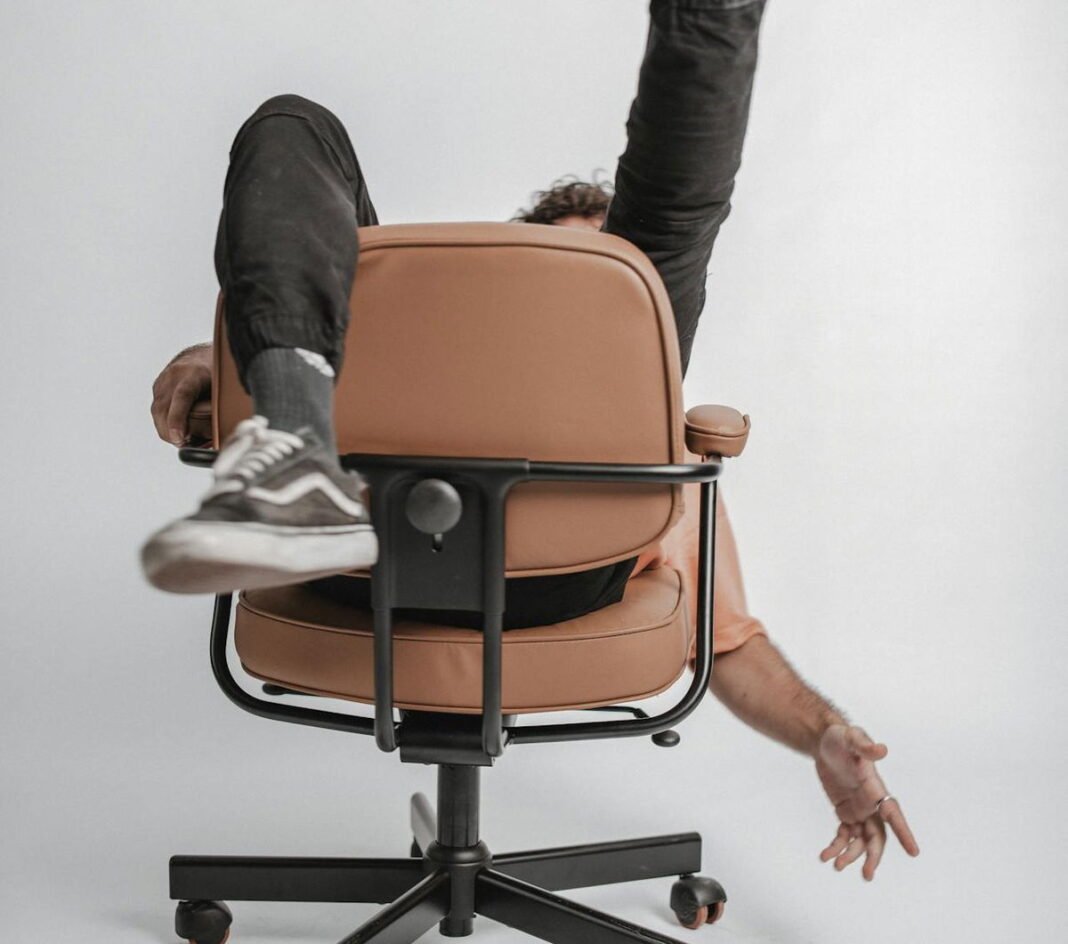 Poor UK workplaces cost £71 billion a year