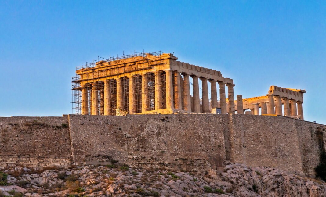 Acropolis closes as extreme heat grips Europe