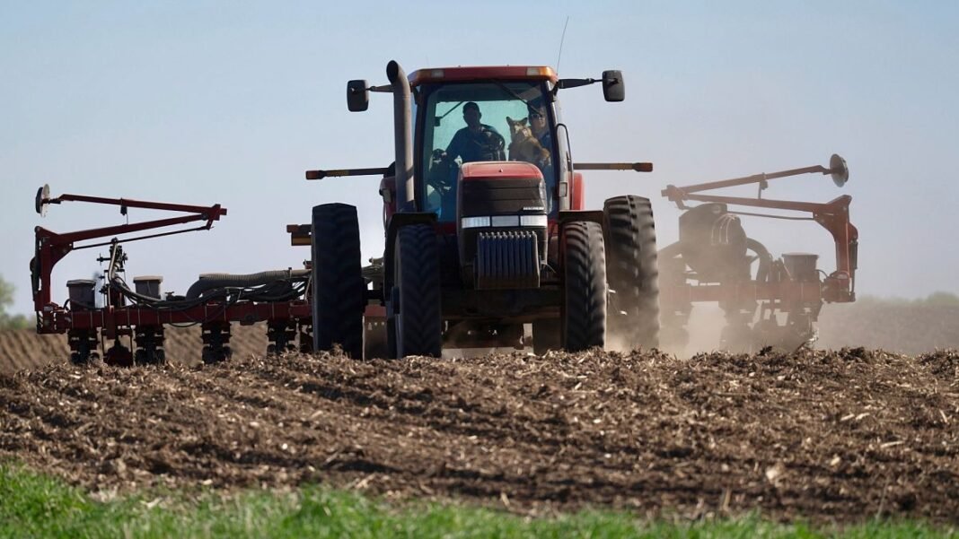 EU Commission to suspend retaliation against US tariffs by another six months